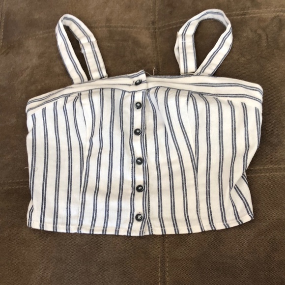 Brand new crop top - Picture 1 of 3
